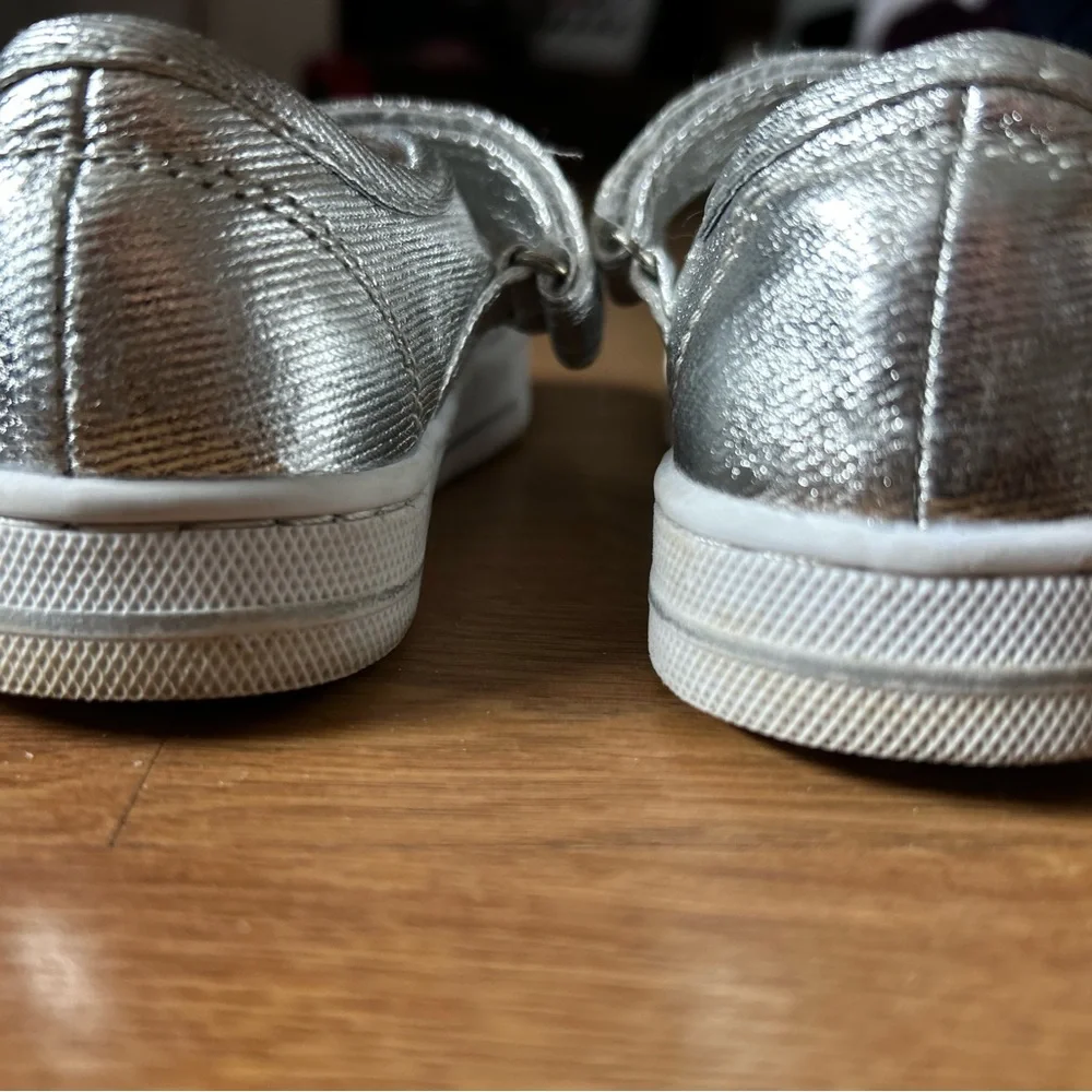 Gymboree Girls cute bowl shiny silver strap shoes for toddler girls size 11